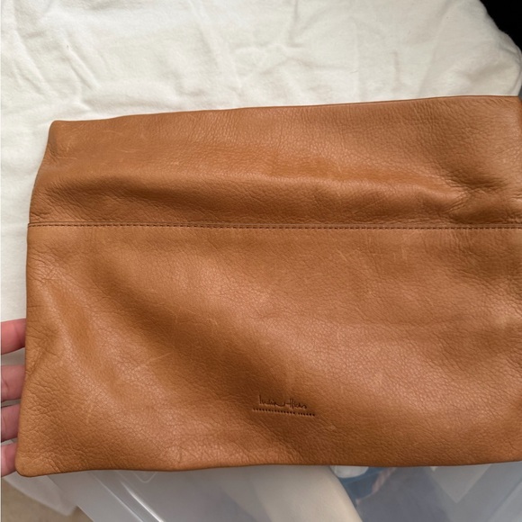 ✨India Hicks Carmen Clutch with Tassel Dust bag included Tan - Picture 5 of 10